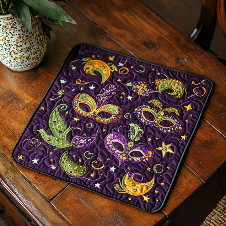 Elegancia de Mardi Gras Mantel Individual Acolchado
